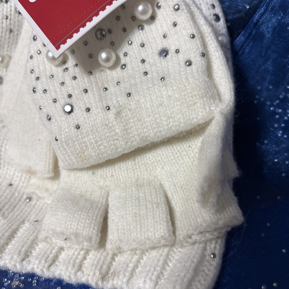New White Faux Fur Pom-Pom Hat With Pop Over Gloves Set Studs & Pearlesque - Picture 3 of 5